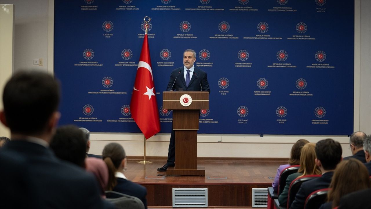 Dışişleri Bakanı Hakan Fidan, Genç Diplomatlarla Buluştu
