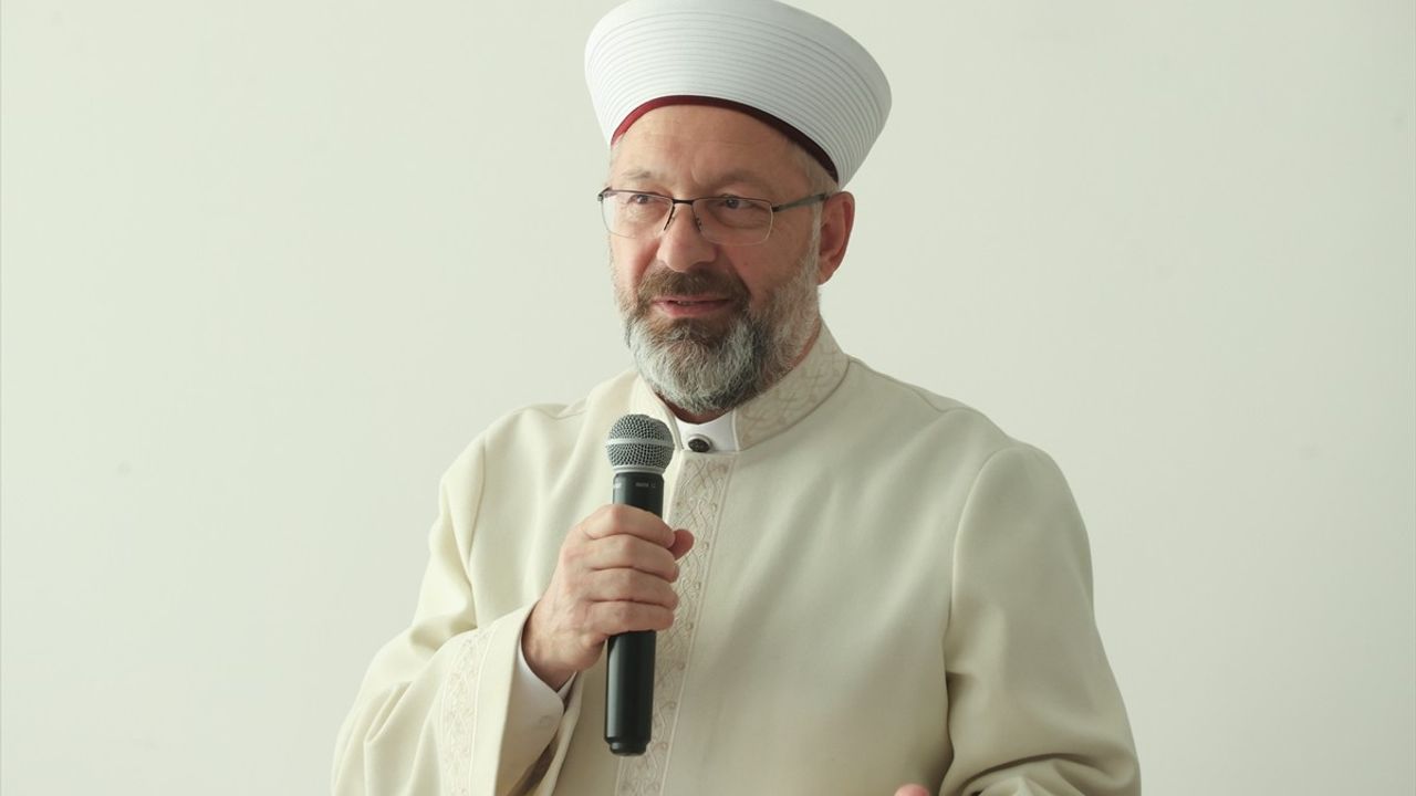 Diyanet İşleri Başkanı Ali Erbaş, Baba Okulu Projesi Kapsamında Babalara Seminer Verdi