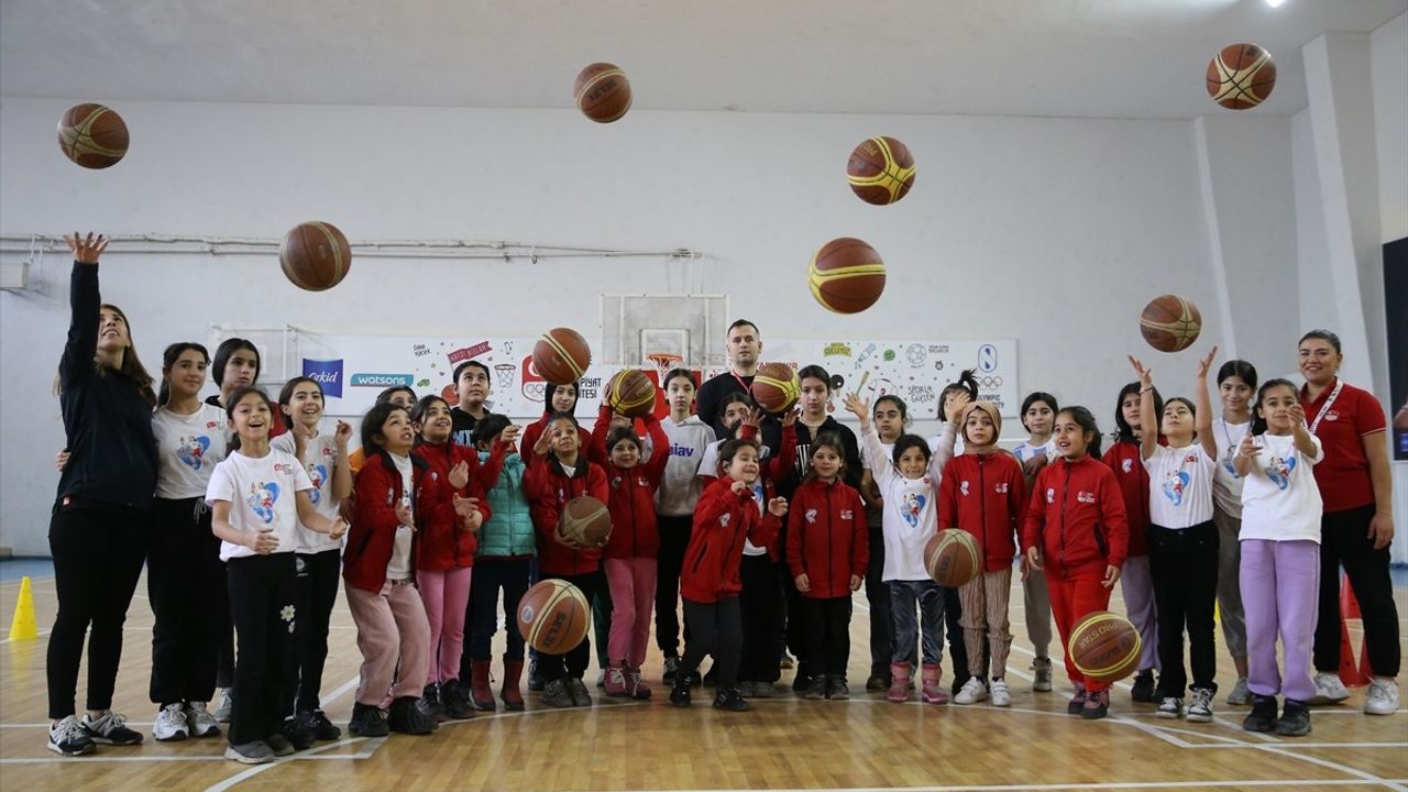 Diyarbakır'da Dezavantajlı Kız Öğrencilere 1500 Spor Fırsatı