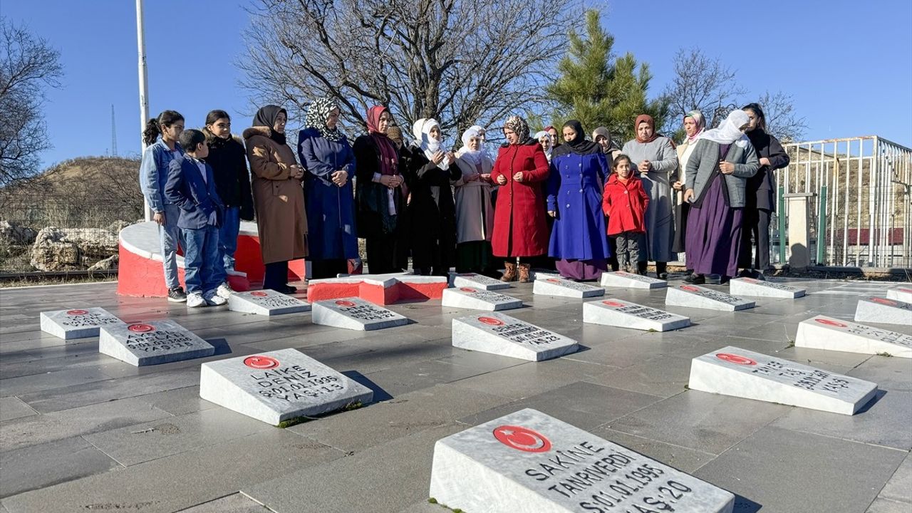 Diyarbakır'da PKK Saldırısında Şehit Olan 23 Kişi İçin Anma Töreni Düzenlendi