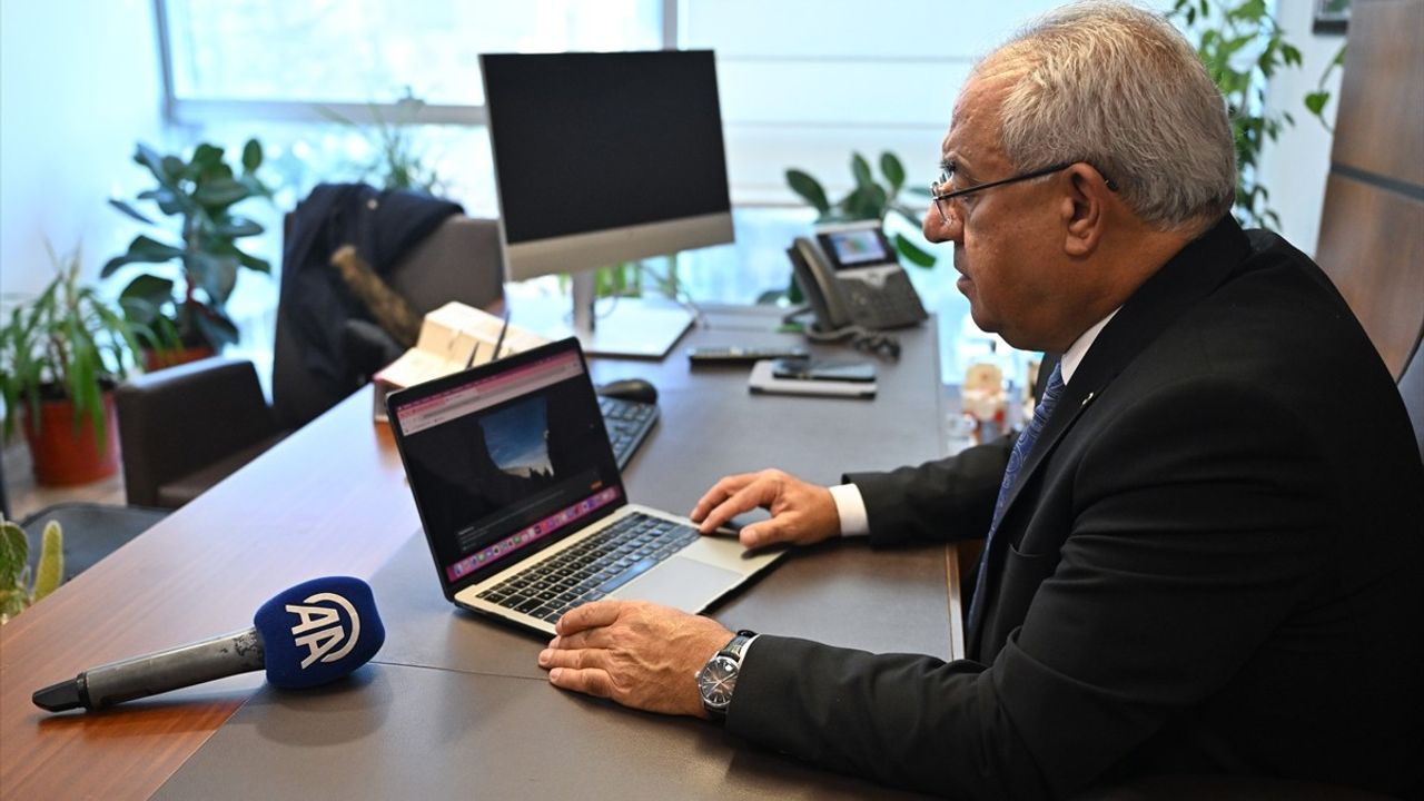 DSP Genel Başkanı Aksakal, Anadolu Ajansı'nın Oylamasında Yer Aldı
