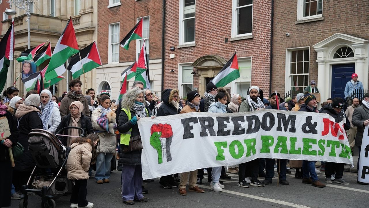 Dublin'de Filistin İçin Protesto Yürüyüşü Düzenlendi