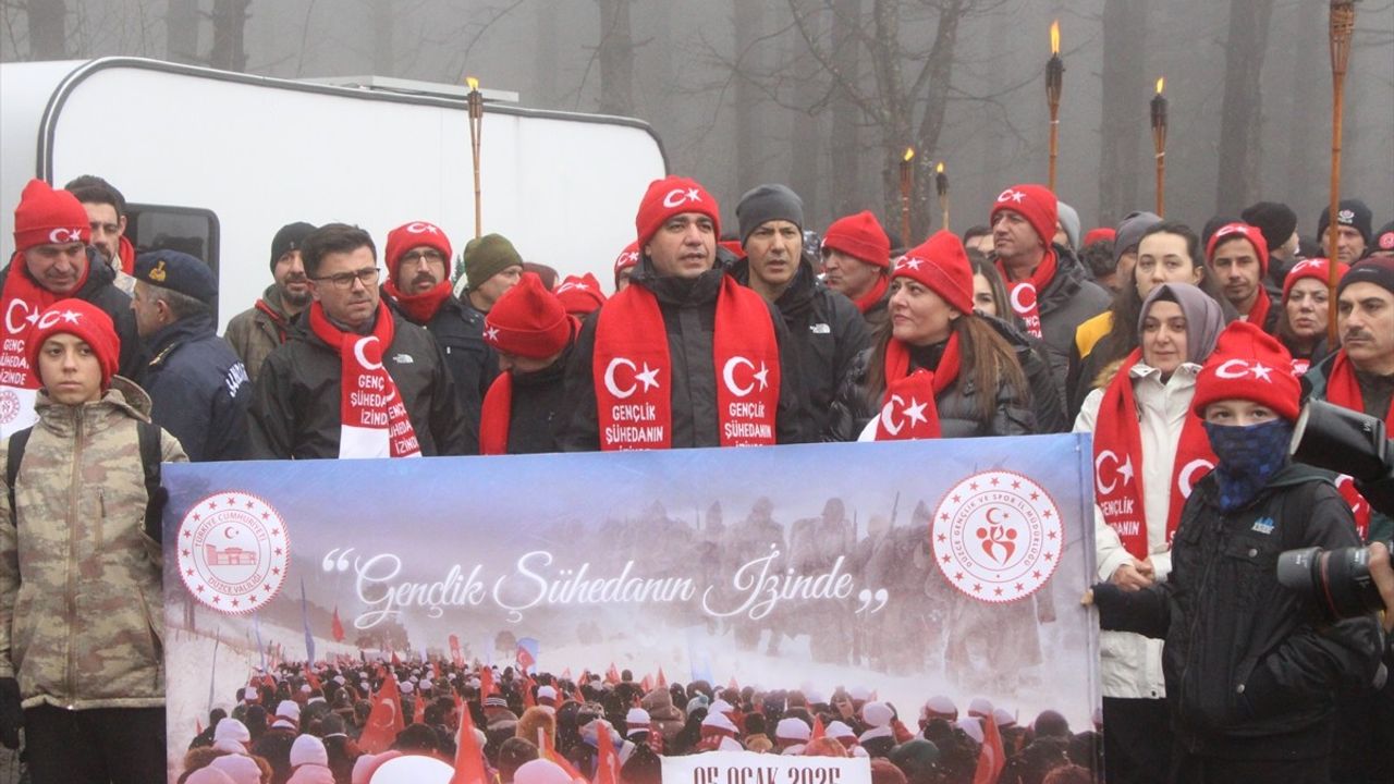 Düzce'de Sarıkamış Şehitleri Anısına Yürüyüş Etkinliği Düzenlendi