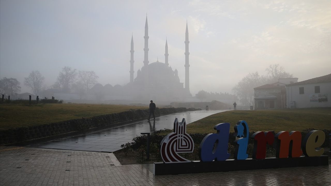Edirne'de Yoğun Sis Hayatı Olumsuz Etkiledi