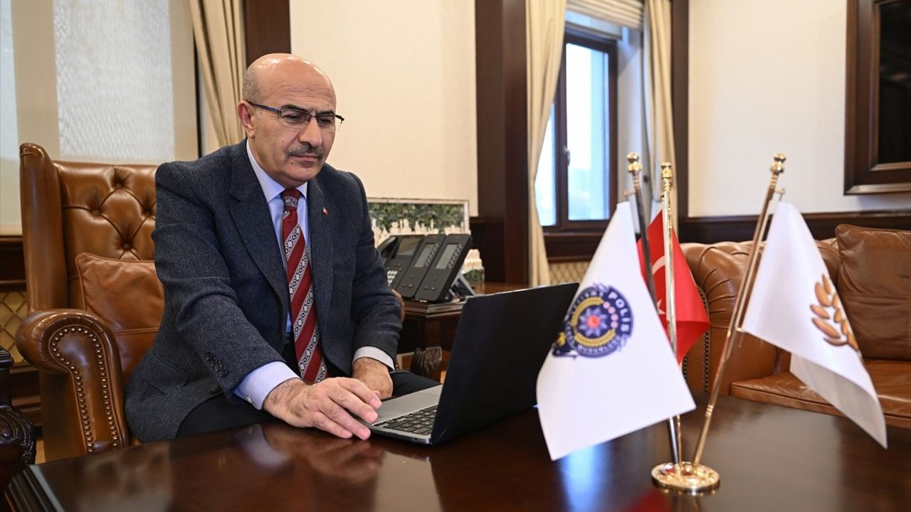 Emniyet Genel Müdürü Demirtaş, Anadolu Ajansı'nın Yılın Kareleri Oylamasına Katıldı