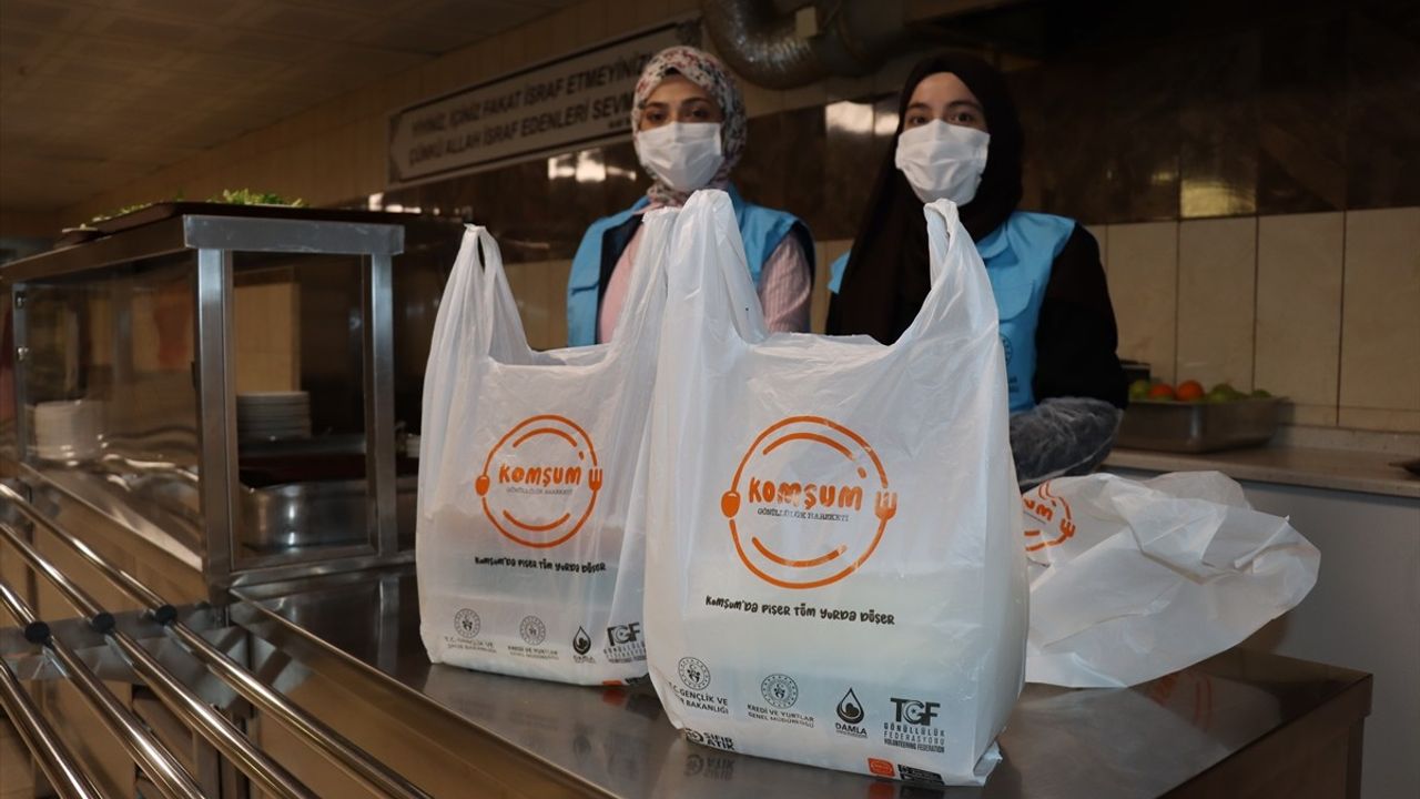 Erzincan'da Gönüllü Öğrenciler İhtiyaç Sahibi Aileler İçin Dayanışma Gösteriyor