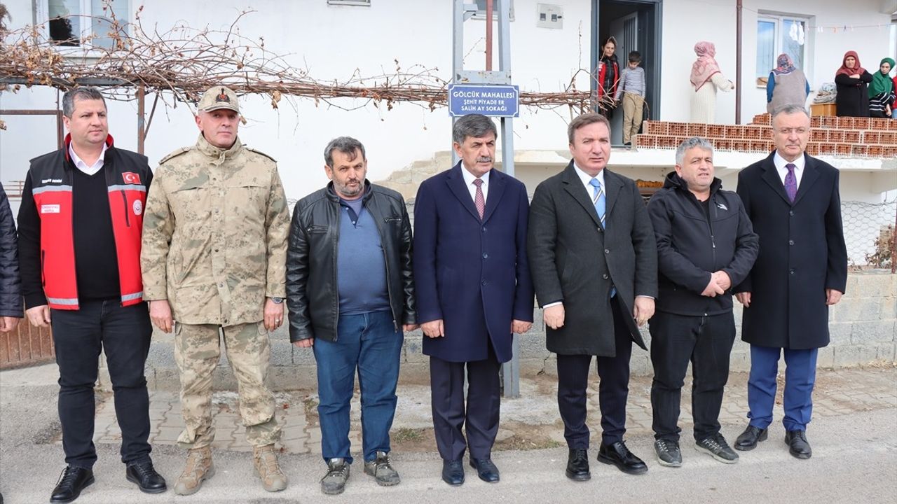 Erzincan'da Şehit Salih Ay'ın İsim Verildiği Sokakta Dua Töreni Düzenlendi