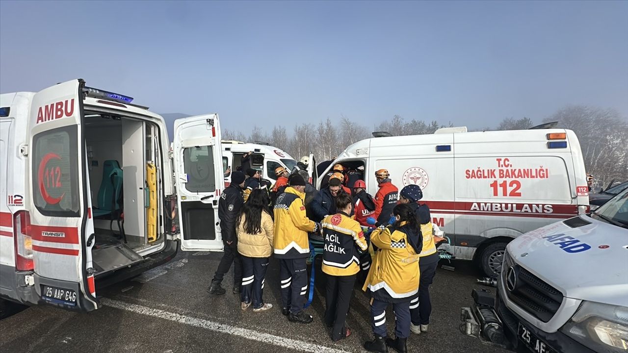 Erzurum'da Ambulans Kazası: 8 Yaralı