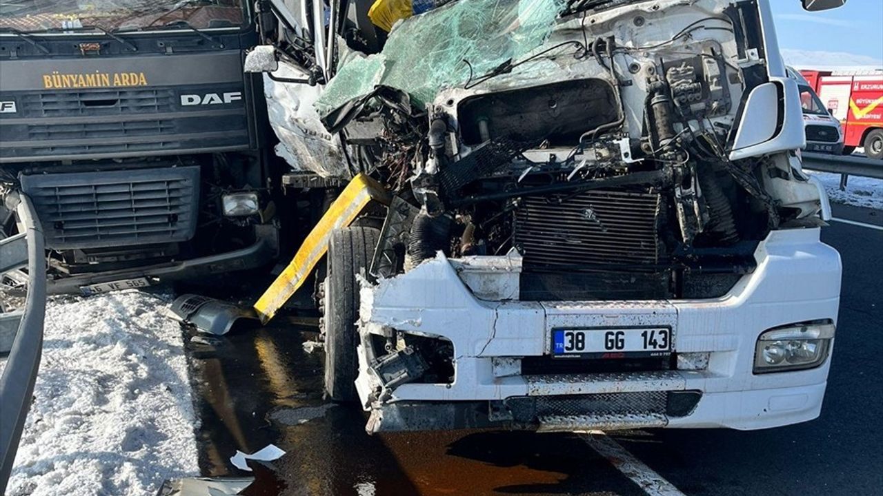 Erzurum'da Tır Kazası: 1 Sürücü Hayatını Kaybetti