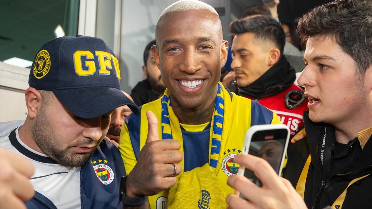 Fenerbahçe, Talisca'yı Karşıladı