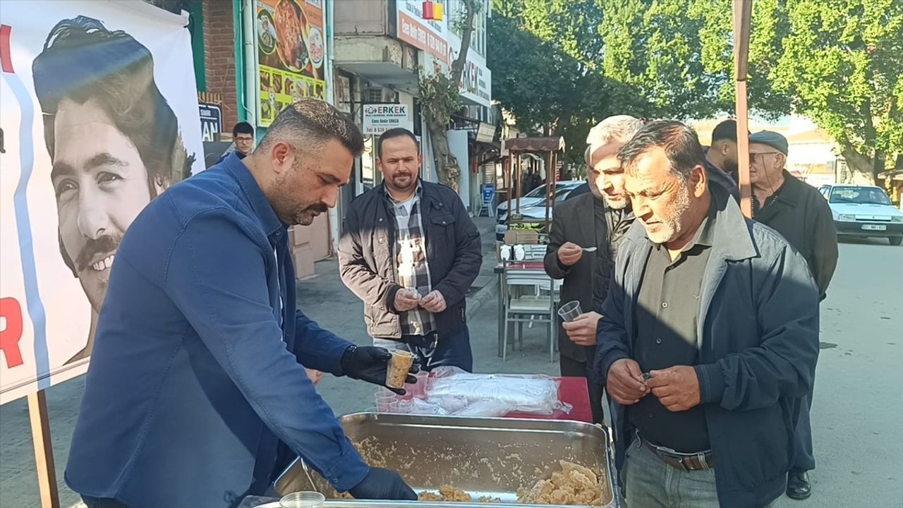 Ferdi Tayfur Anısına Helva İkramı