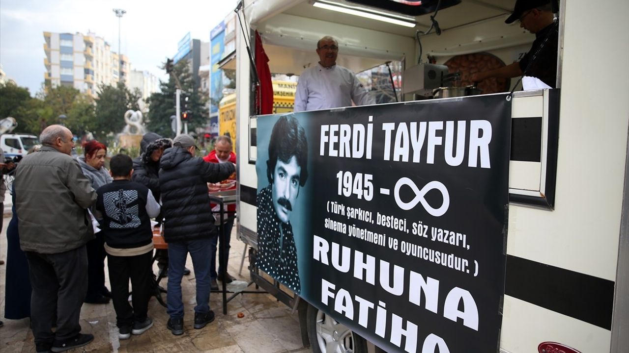 Ferdi Tayfur Anısına Lokma Dağıtıldı