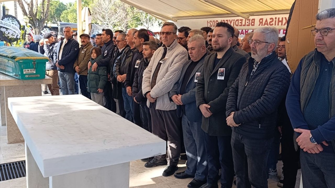 Gazeteci Kenan Molla Son Yolculuğuna Uğurlandı