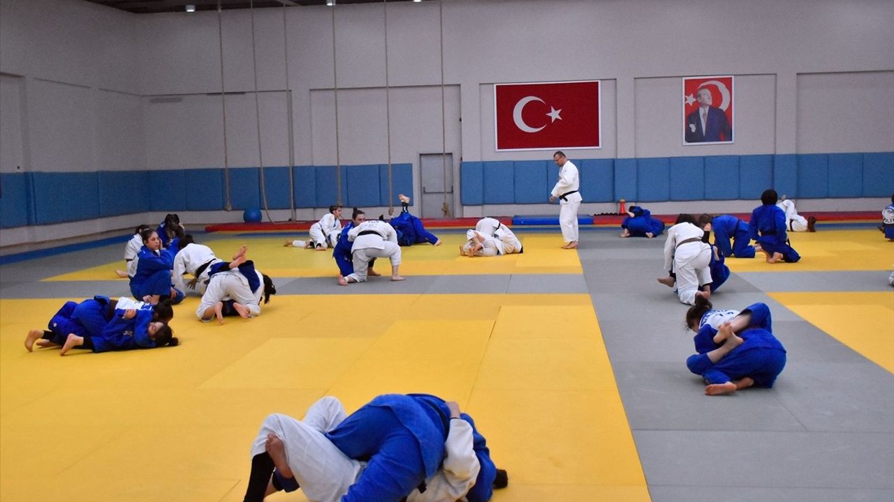 Genç Kadın Judo Milli Takımı Trabzon'da Hazırlıklarını Sürdürüyor