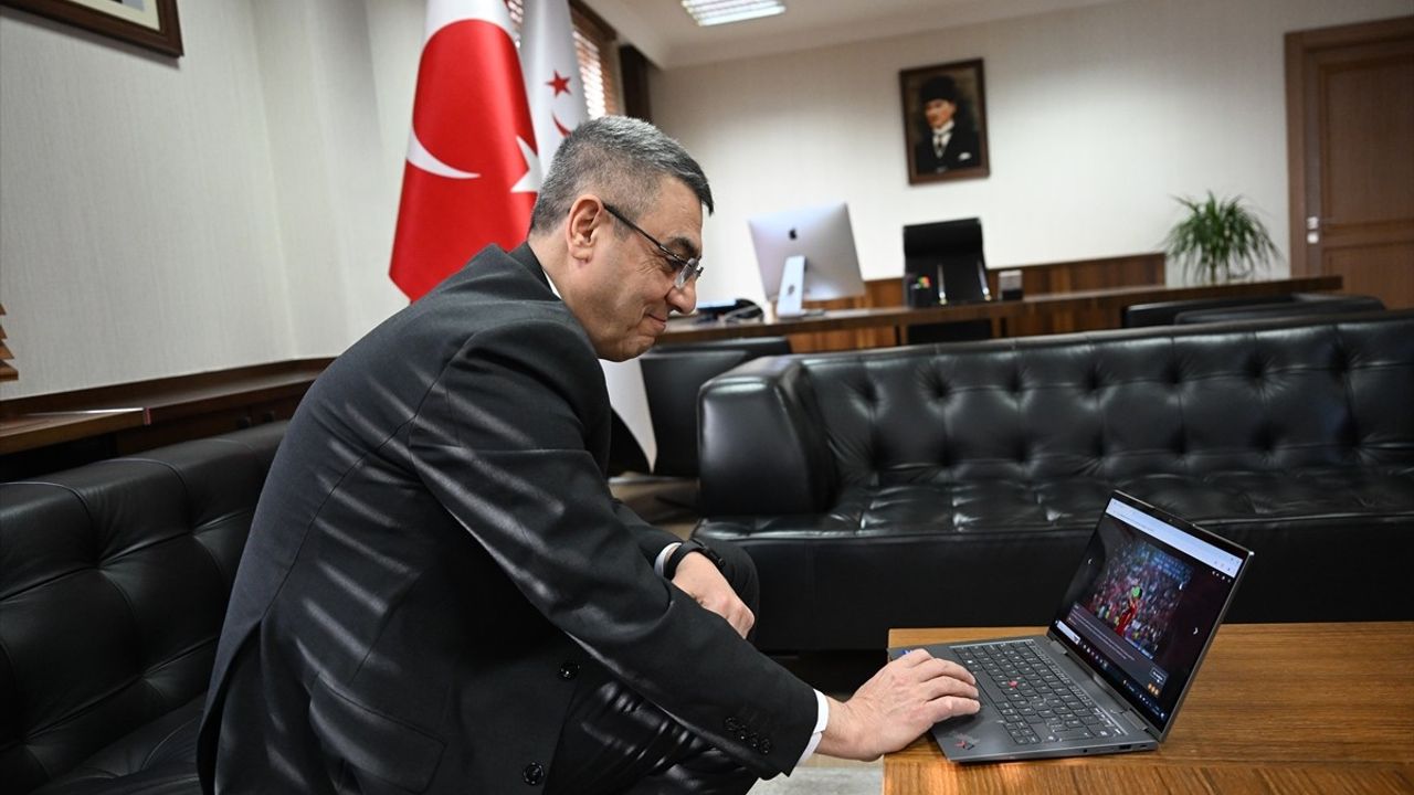 Göç İdaresi Başkanı Atilla Toros, Anadolu Ajansı'nın Oylamasında