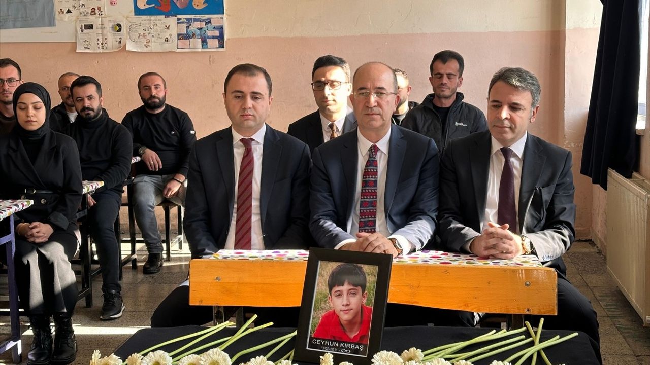 Hakkari'de Kaya Parçası İle Hayatını Kaybeden Öğrenci Anıldı