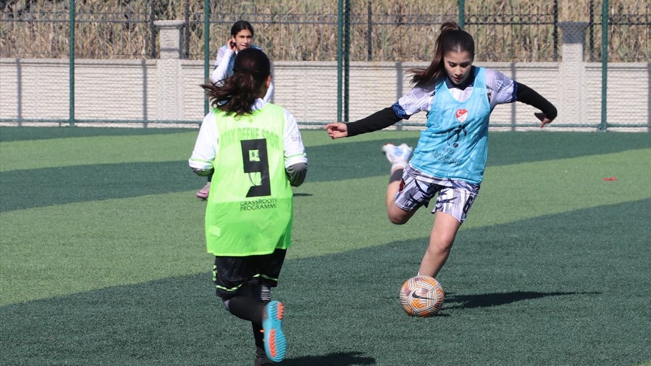 Hatay'da Kız Milli Futbol Takımı Seçmeleri Gerçekleşti