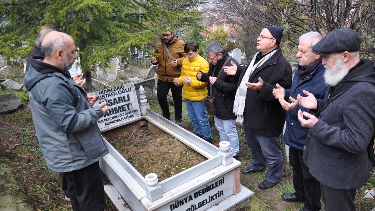 Hisarlı Ahmet Mezarı Başında Anıldı