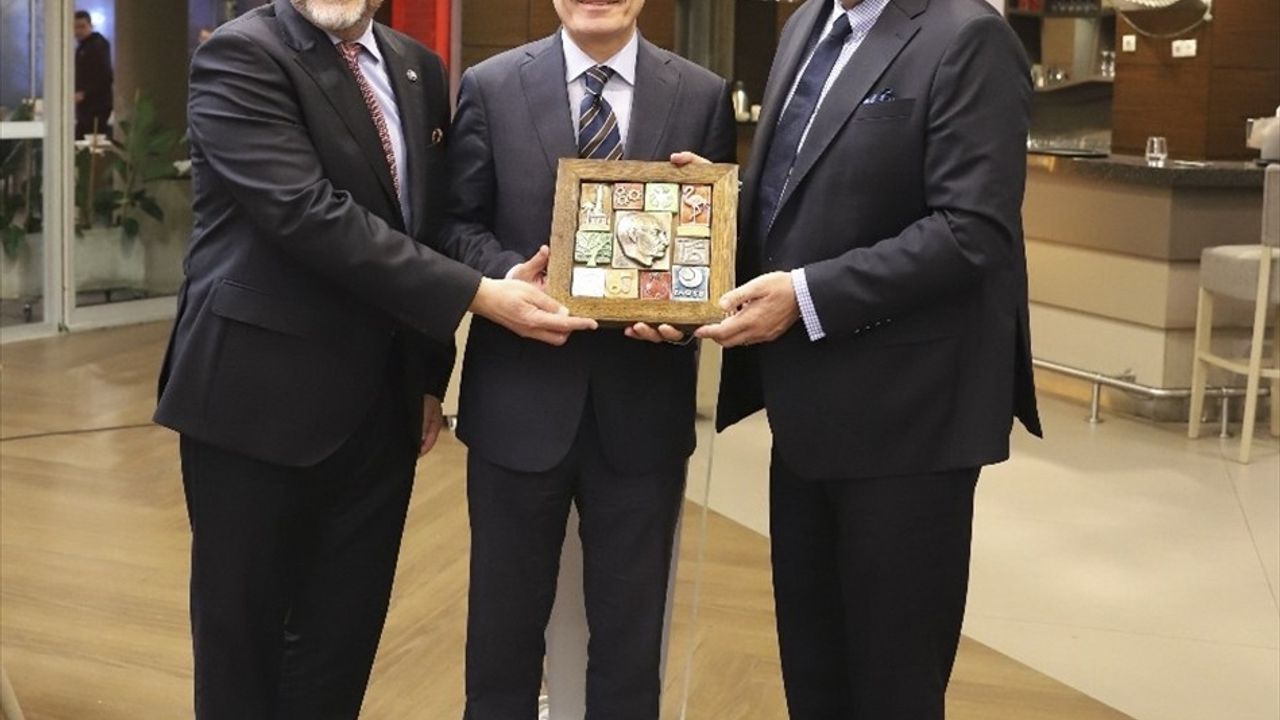 İAOSB'de İKÇÜ'ye Bağlı Meslek Yüksekokulu Açılıyor