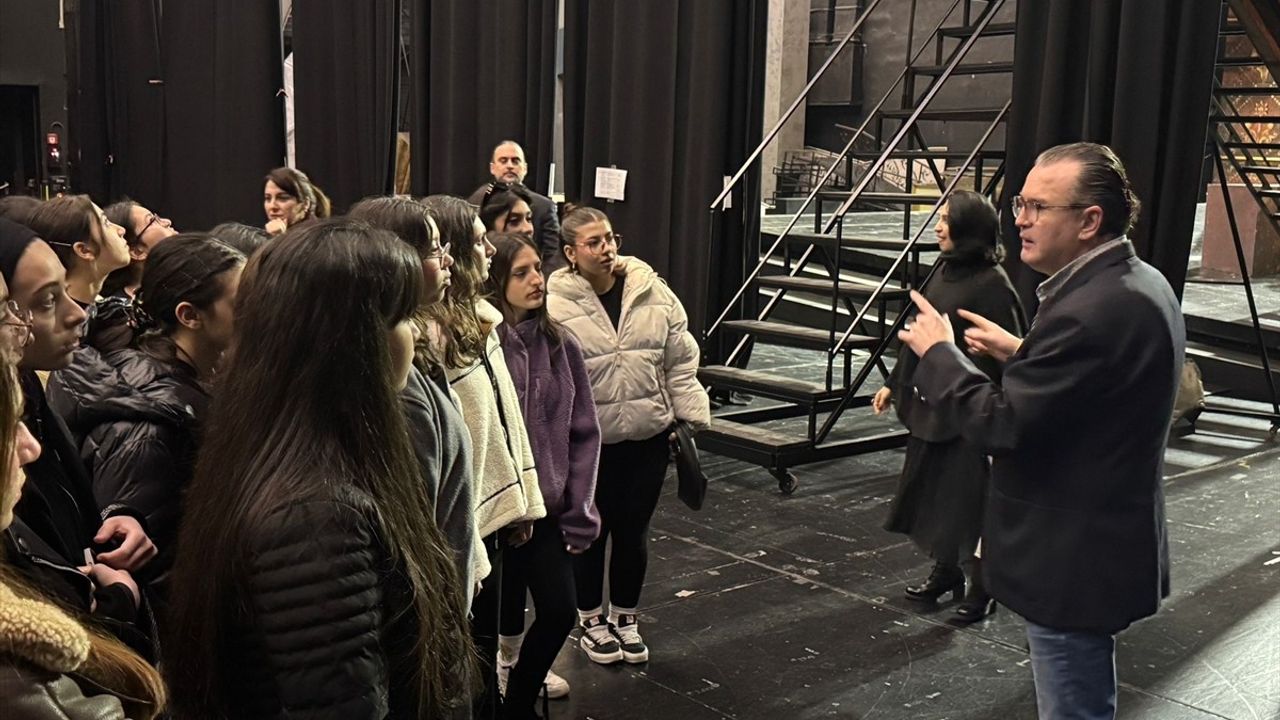 İDOB Öğrencilere Opera Dünyasını Tanıtıyor