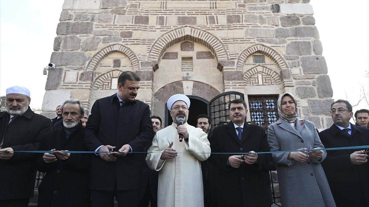 İsfahani Mescidi Yeniden İbadete Açıldı