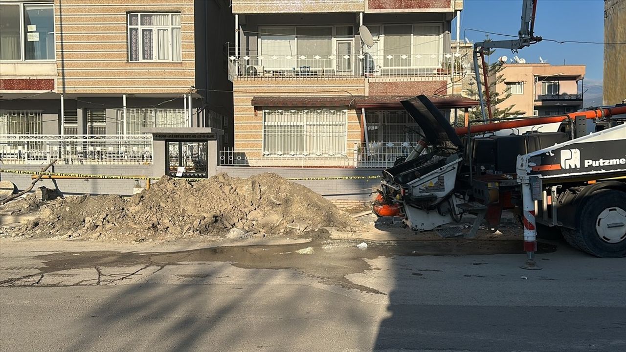 İskenderun'da İnşaat Kazısı Sonrası Tahliye Süreci Başladı