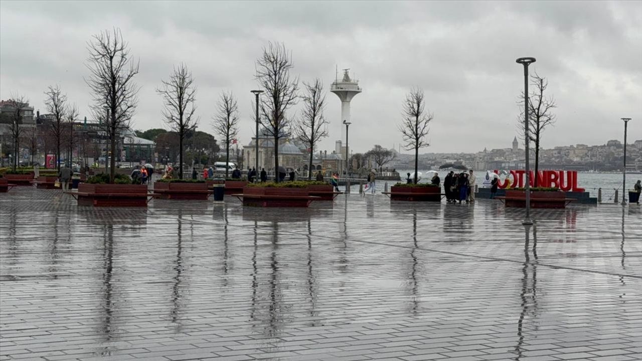 İstanbul'da Sağanak Yağış Etkili Olmaya Devam Ediyor