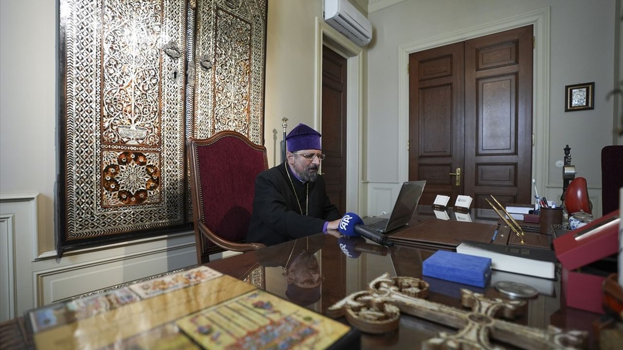 İstanbul'daki Ermeni Dini Liderleri Anadolu Ajansı'nın Oylamasına Katıldı