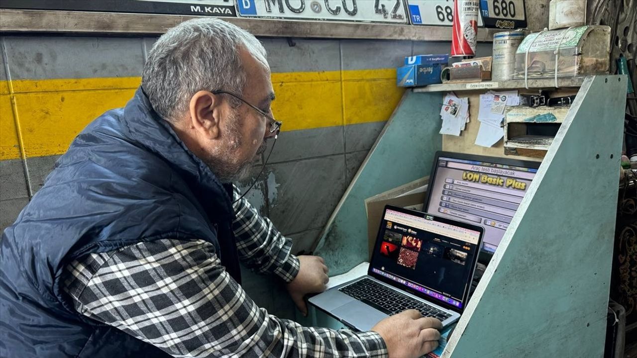 İstanbul Oto Sanayi Ustalarından Anadolu Ajansı'na Katkı