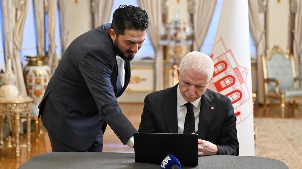 İstanbul Valisi Davut Gül, Yılın Kareleri Oylamasına Destek Verdi