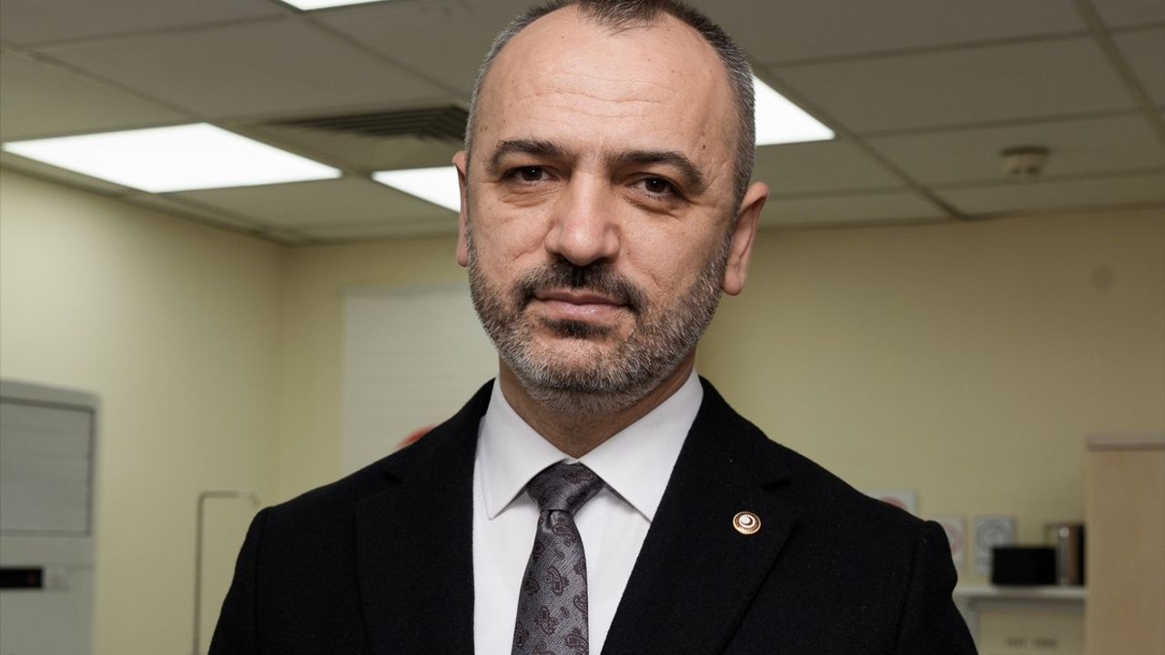 İsviçre Büyükelçisi'nden Türk Kızılaya Kan Bağışı