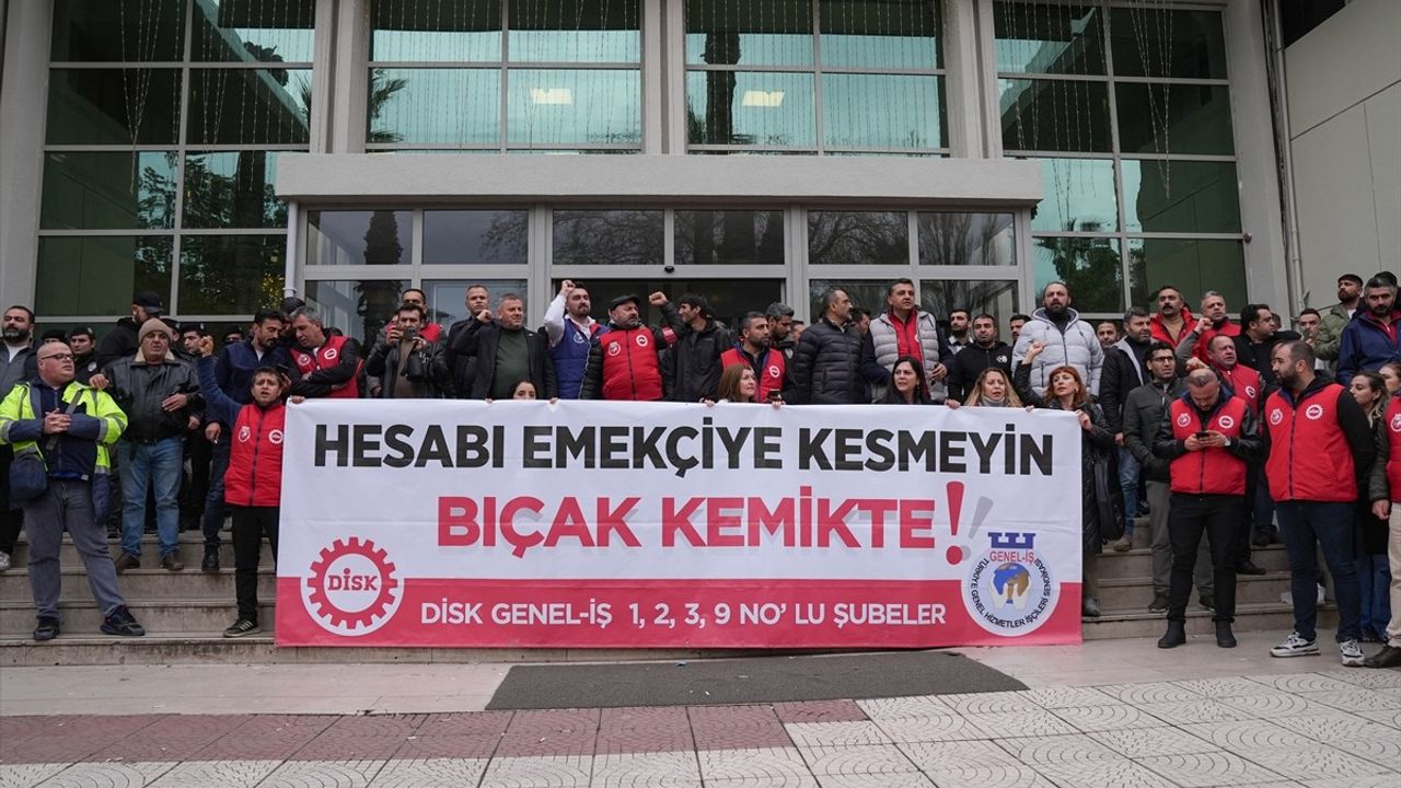 İzmir'de İZENERJİ ve İZELMAN Çalışanlarından İş Bırakma Eylemi