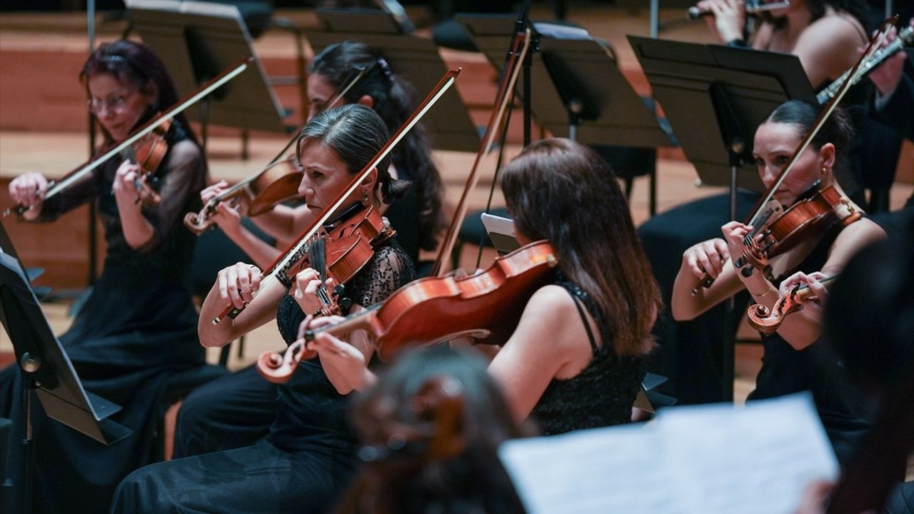 İzmir'de Olten Filarmoni Orkestrası'ndan Dostluk Konseri