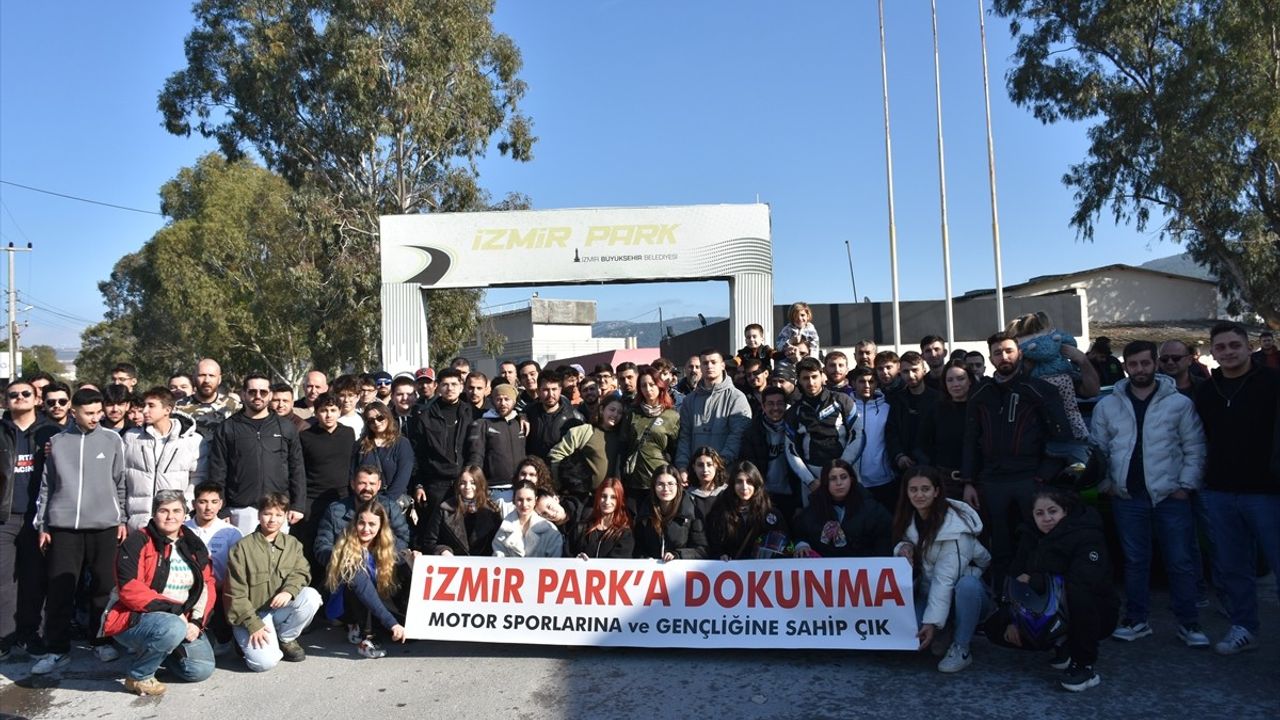 İzmir'de Yarış Pisti İçin Eylem Düzenlendi