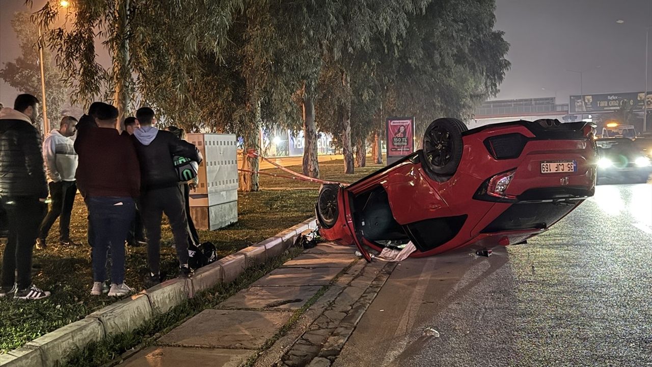 İzmir'de Zincirleme Trafik Kazasında İki Yaralı