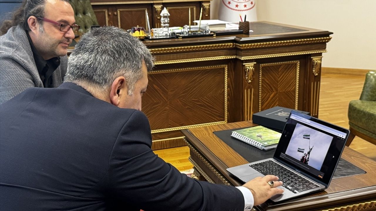 İzmir Gençlik ve Spor Müdürü, Anadolu Ajansı'nın Yılın Kareleri Oylamasına Katıldı