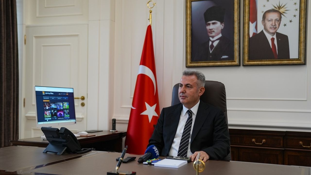 İzmir Valisi Süleyman Elban, 'Yılın Kareleri' Oylamasında