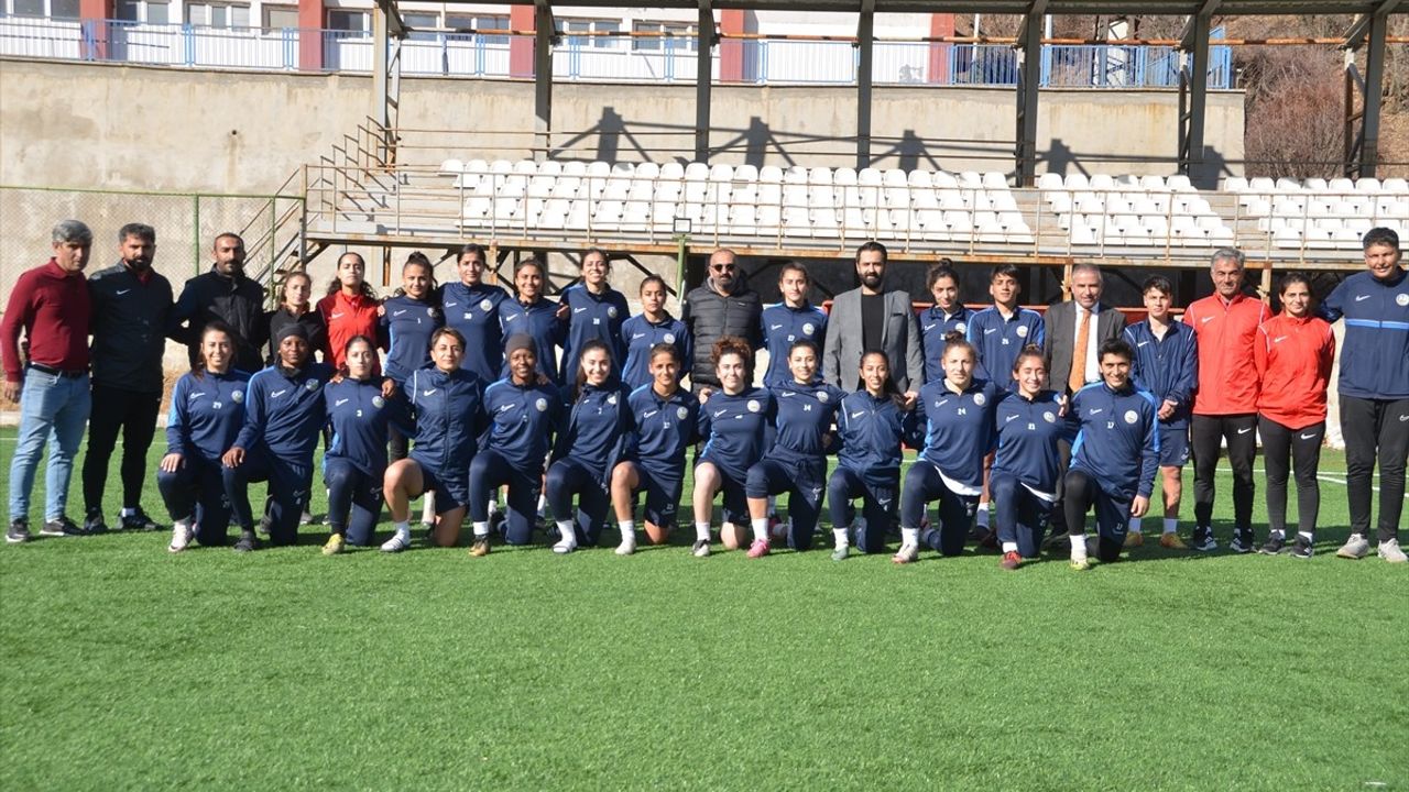 Kadınlar 1. Ligi'nin Namağlup Takımı: Yüksekova Spor
