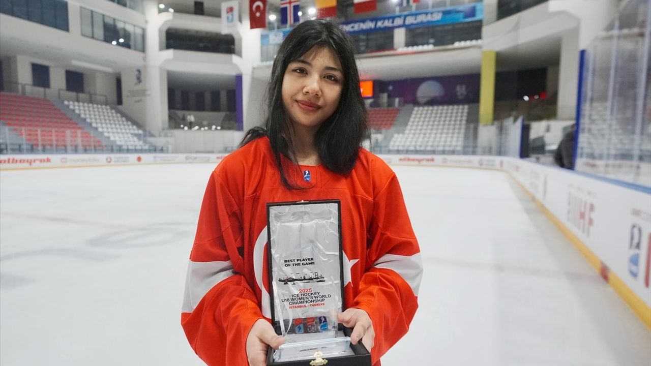 Kadınlar 18 Yaş Altı Buz Hokeyi Milli Takımı'ndan Altın Madalya Vurgusu