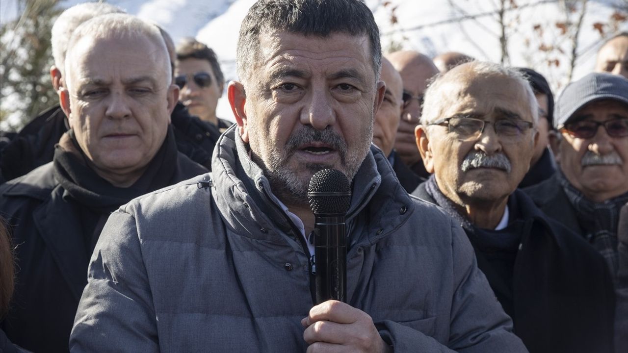 Kamer Genç'in 9. Vefat Yıldönümünde Anma Töreni Düzenlendi