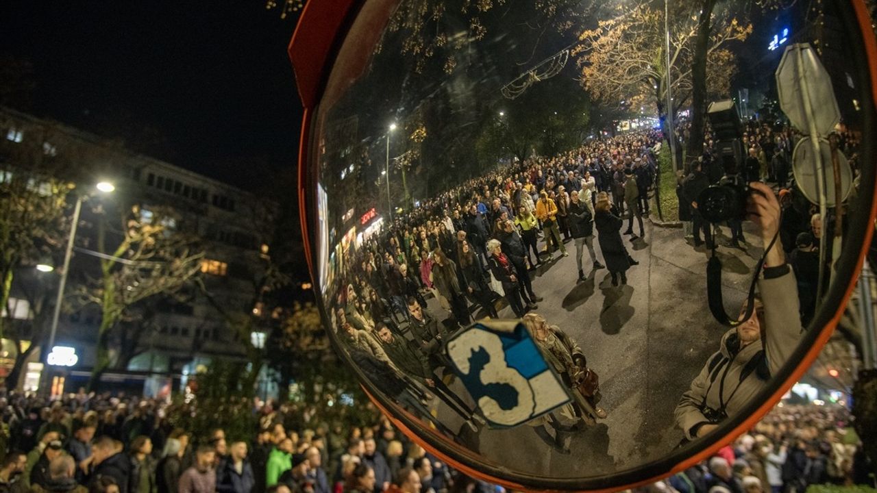 Karadağ'da Öğrenciler Silahlı Saldırıya Tepki Gösterdi