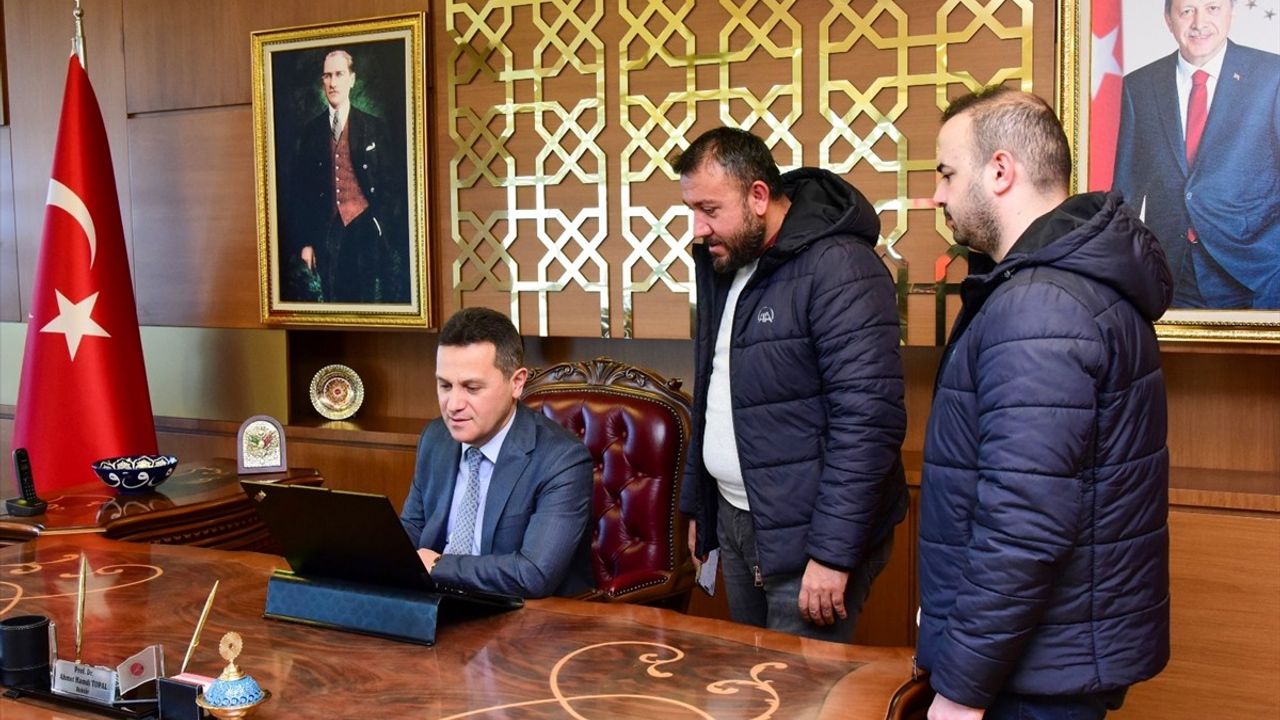 Kastamonu Üniversitesi Rektörü Prof. Dr. Ahmet Hamdi Topal, AA'nın Yılın Kareleri Oylamasına Katıldı