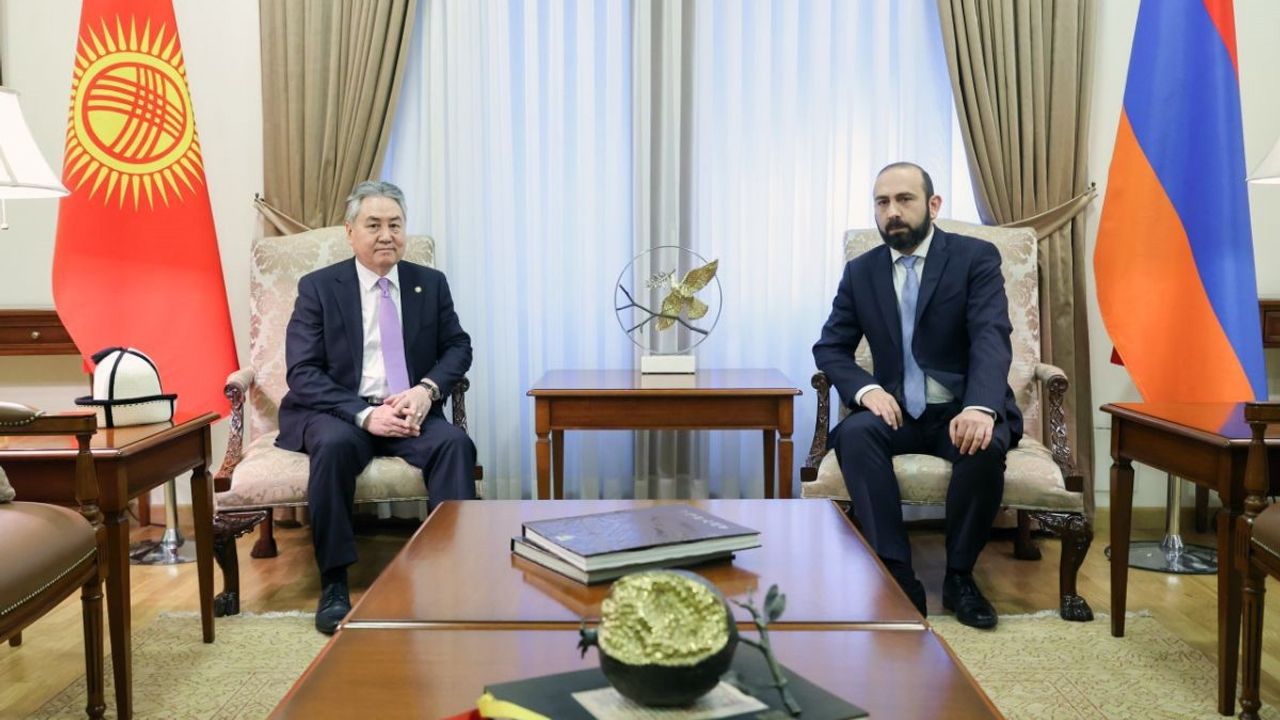Kırgızistan ve Ermenistan Dışişleri Bakanları Görüştü
