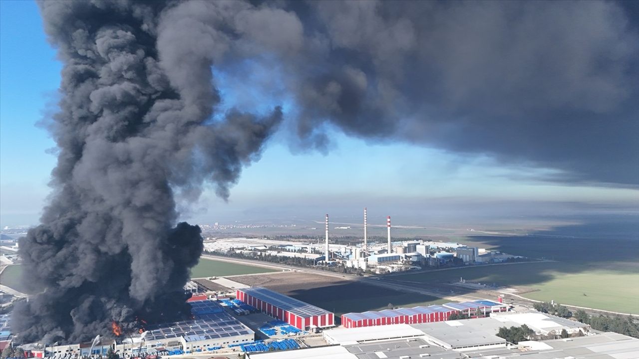 Kırklareli'nde Oyuncak Fabrikasında Yangın Kontrol Altına Alınıyor