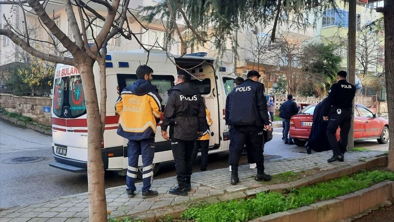 Kocaeli'de Araç Parkı Üzerinden Kavga: 4 Yaralı