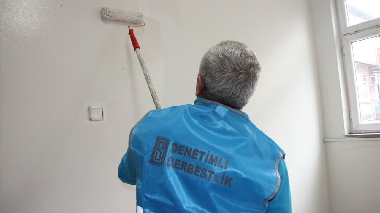 Kocaeli'de Hükümlüler Okul Boyama Projesine Katıldı
