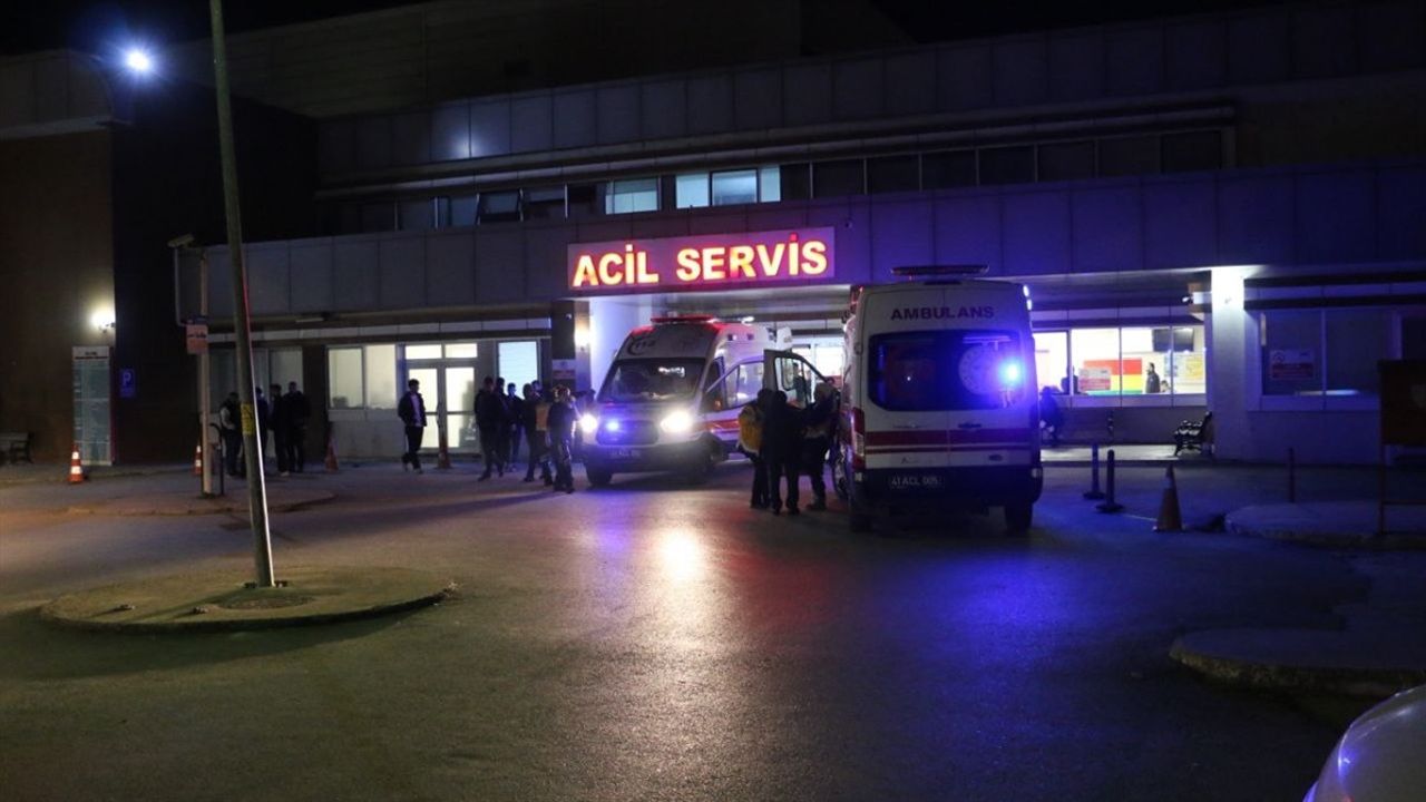 Kocaeli'de Otomobil ve Hafif Ticari Araç Kaza Yaptı