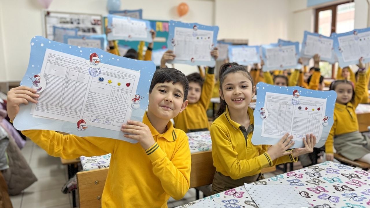 Konya ve Çevresinde Karneler Dağıtıldı