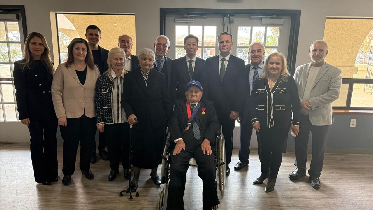 Kore Gazisi Bekdaş'a Los Angeles'ta Barış Madalyası Töreni