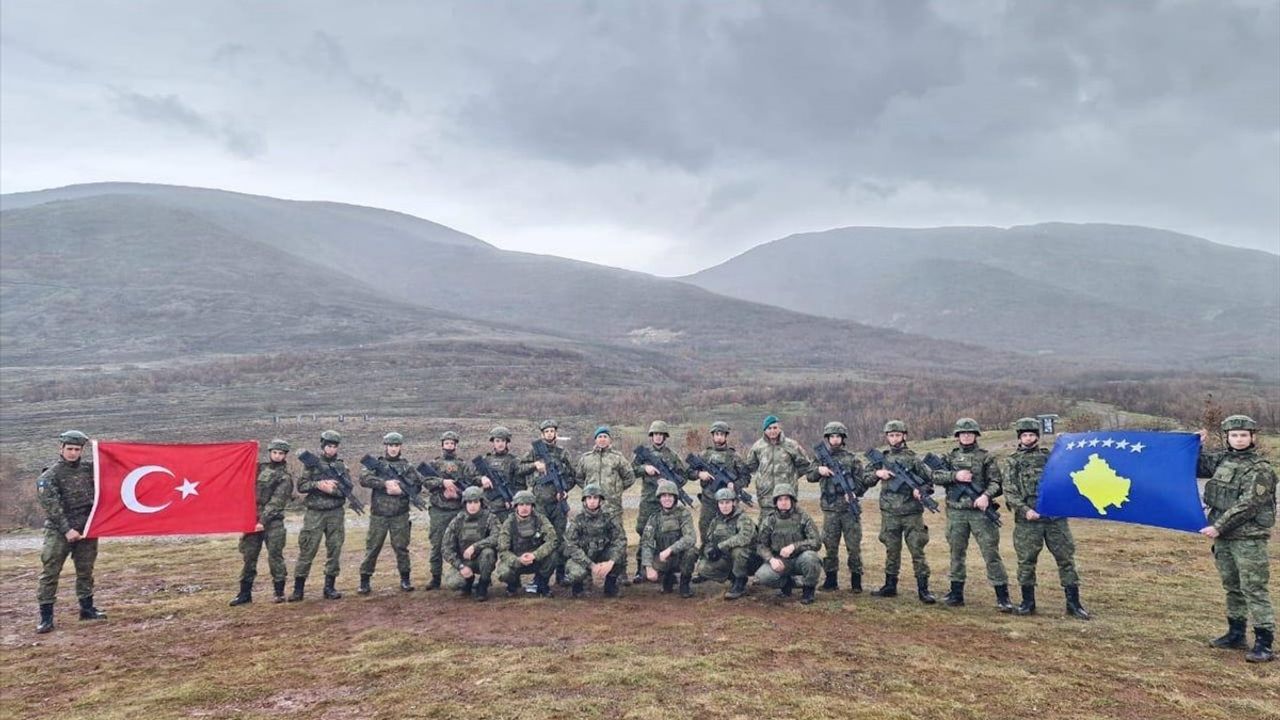 Kosovalı Askerlere Keskin Nişancı Eğitimi